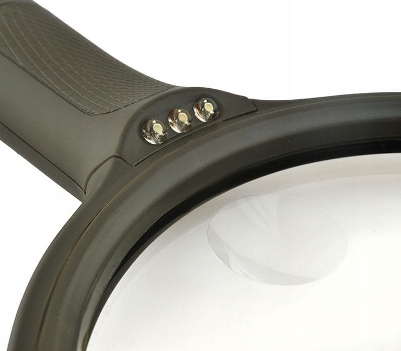 Lupa z diodami LED