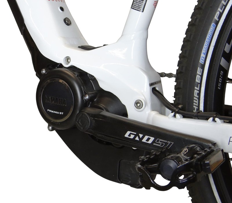 Siodełko DDK 2373A i sztyca GHOST SP-DC1 31.6 mm gwarantują komfort podczas długich wypraw.