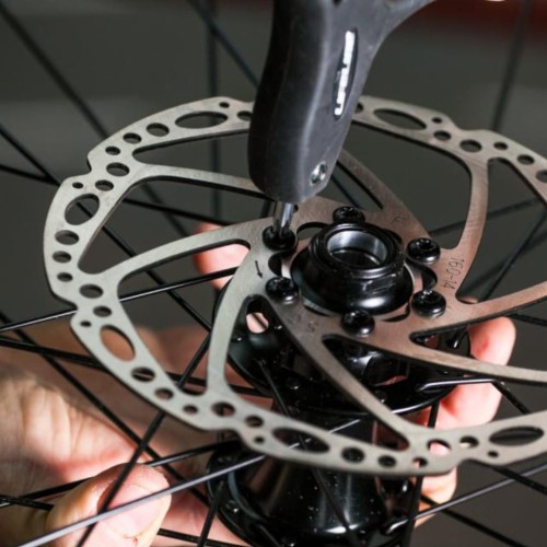 Usługa serwisu układu hamulcowego w rowerze