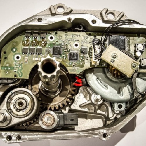 Kompleksowa usługa diagnostyki urządzeń elektronicznych oraz pojazdów elektrycznych.